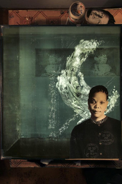 The Santiago Cross/ The Mirror - Menina II: Analysis