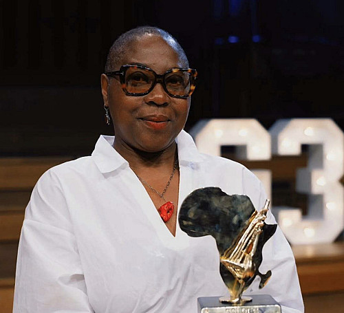 Pélagie Gbaguidi receives the Visual Arts Prize at the Golden Afro Artistic Awards 2025