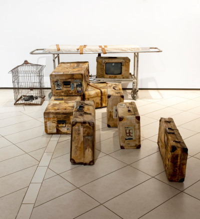 Pathological analysis and containment on identity (detail)